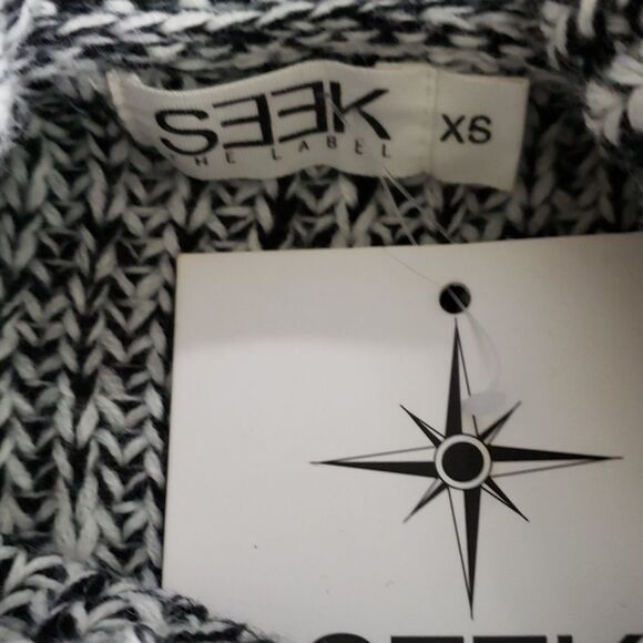 SEEK THE LABEL NWT womens XS gray chunky cowl neck sweater - Picture 4 of 6
